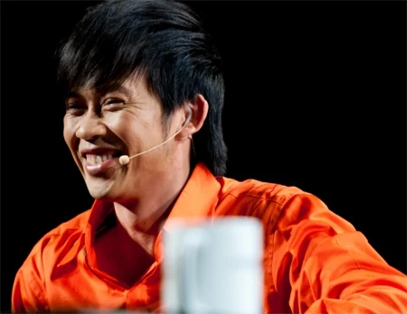 Hoài Linh không giả gái vẫn đắt show ảnh 3