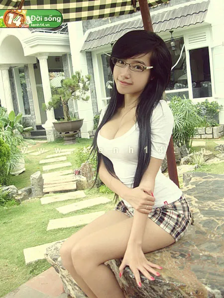 Elly: Vòng 1 quá khổ chỉ là photoshop? ảnh 1