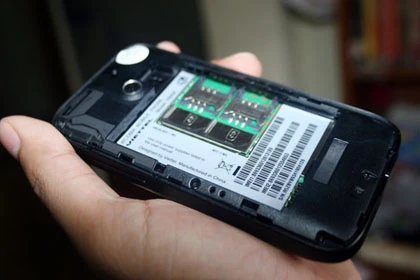 “Soi” chiếc điện thoại thông minh giá rẻ của Viettel ảnh 2