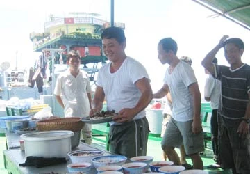 Cuộc sống “tự cấp, tự túc” ngoài khơi ảnh 5 Cuộc sống “tự cấp, tự túc” ngoài khơi ảnh 5