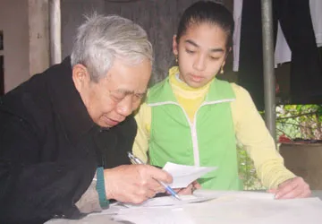 Hết lòng vì học sinh nghèo - Bài 3: 80 tuổi vẫn dạy miễn phí cho trẻ nghèo ảnh 1 Hết lòng vì học sinh nghèo - Bài 3: 80 tuổi vẫn dạy miễn phí cho trẻ nghèo ảnh 1