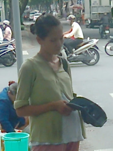 Giả mang thai xin tiền chích ma túy ảnh 2