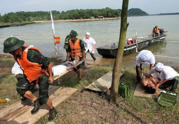 Hết sức cẩn trọng khi huy động quân đội ảnh 1