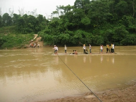 Thanh Hóa: Cược mạng sống qua sông tìm chữ ảnh 2