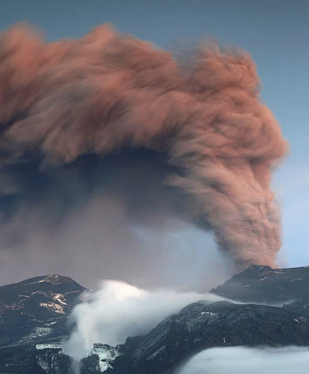 Hình ảnh về đợt phun tro bụi mới của núi lửa Iceland ảnh 8