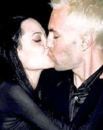 Chuyện chưa kể về Angelina Jolie: Hôn anh trai như người tình ảnh 1