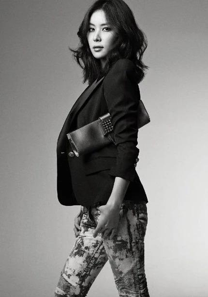 Vợ tương lai của Jang Dong Gun ấn tượng với đen và trắng ảnh 3