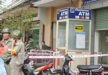 Vụ HS bị điện trụ ATM giật chết: Điện bị rò rỉ từ nhiều tháng nay? ảnh 1 Vụ HS bị điện trụ ATM giật chết: Điện bị rò rỉ từ nhiều tháng nay? ảnh 1