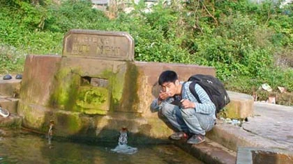 Kỳ lạ "giếng xăng" tồn tại 50 năm ở Lạng Sơn ảnh 1