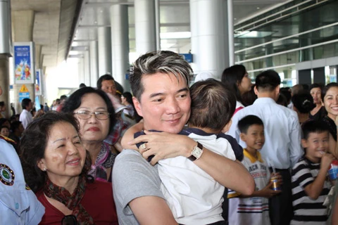 Mr Đàm về nước và chứng minh không hát chui tại Mỹ ảnh 1