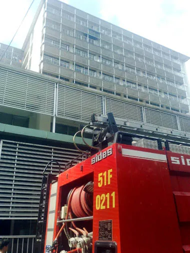 Cháy bệnh viện Chợ Rẫy, bệnh nhân nháo nhào ảnh 2