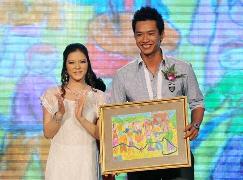 Lý Nhã Kỳ làm Chủ tịch quỹ từ thiện Sheen Hok VN ảnh 2