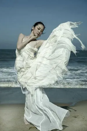 Diễn viên múa Linh Nga trong một tiết mục biểu diễn. Chị là một trong hai đại diện của VN ở Duyên dáng truyền hình ASEAN 2009. Ảnh: C.T.V