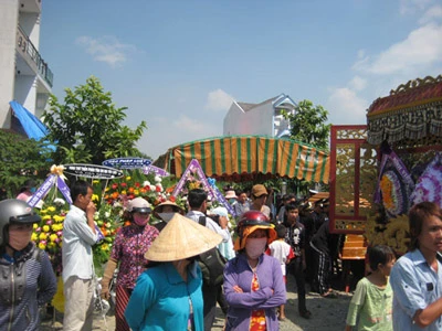 Ngậm ngùi tiễn đưa nhà báo Hoàng Hùng ảnh 1