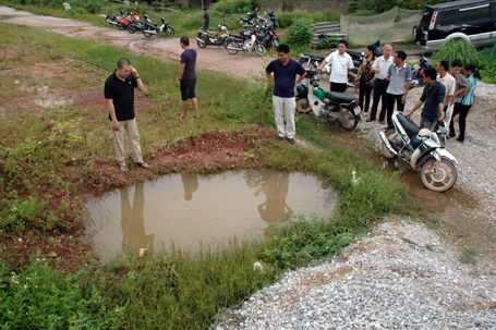 Bé gái 2 tuổi tử vong vì rơi xuống hố công trình ảnh 1