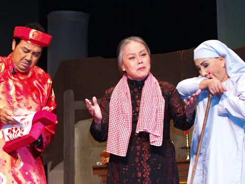 NSND Lệ Thủy xúc động trong tiệc họp mặt đoàn Kim Chung ảnh 1