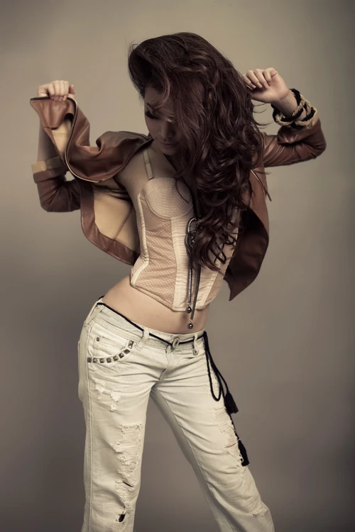 Ngất ngây xem Hoàng Thùy Linh... đi bộ ảnh 2 Ngất ngây xem Hoàng Thùy Linh... đi bộ ảnh 2