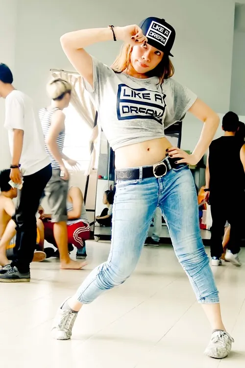 Mỹ Tâm mặc hở, tự tin khoe eo thon ảnh 1 Mỹ Tâm mặc hở, tự tin khoe eo thon ảnh 1