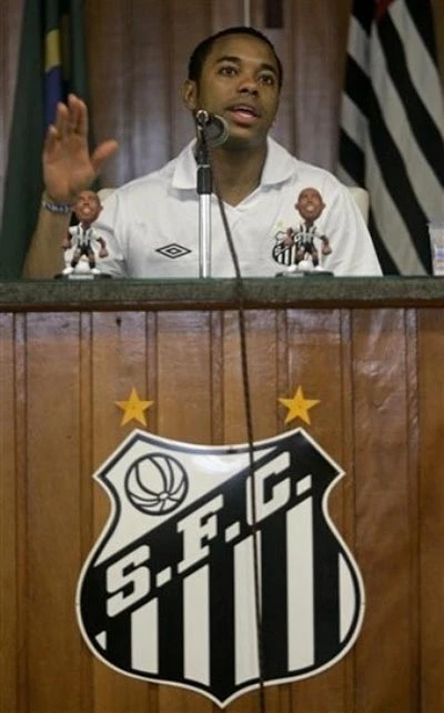 Robinho được chào đón tưng bừng ở Santos ảnh 10