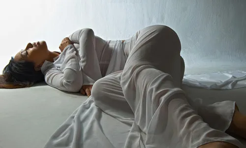 Áo dài khoe nét xuân thì - ai hơn Mai Phương Thúy? ảnh 6 Áo dài khoe nét xuân thì - ai hơn Mai Phương Thúy? ảnh 6