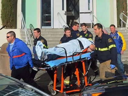 Thầy giáo dũng cảm bảo vệ học sinh trước nòng súng ảnh 1 Thầy giáo dũng cảm bảo vệ học sinh trước nòng súng ảnh 1