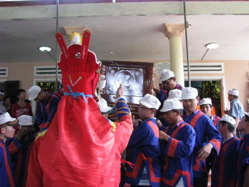 Tiễn đưa mẹ Thứ về với đất trời ảnh 10