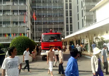 Cháy bệnh viện Chợ Rẫy, bệnh nhân nháo nhào ảnh 1