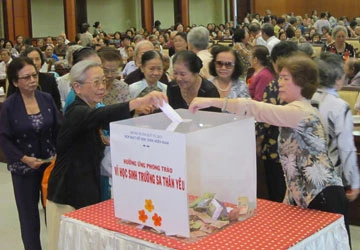 Nữ học sinh miền Nam chung tay xây trường học ở Trường Sa ảnh 1