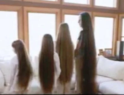 Mẹ con người Mỹ có mái tóc dài hơn 4 mét ảnh 2