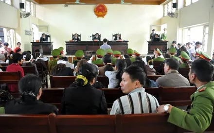 Trực tiếp phiên xử phúc thẩm sát thủ Lê Văn Luyện: Còn nhiều tình tiết khất tất chưa làm rõ ảnh 11 Trực tiếp phiên xử phúc thẩm sát thủ Lê Văn Luyện: Còn nhiều tình tiết khất tất chưa làm rõ ảnh 11