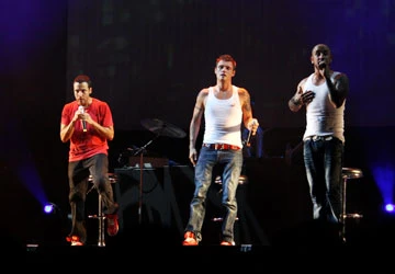 Cửa nào cho nghệ sĩ xịn đến Việt Nam? ảnh 1 Cửa nào cho nghệ sĩ xịn đến Việt Nam? ảnh 1