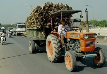 Lái xe công nông gây tai nạn, tội gì? ảnh 1