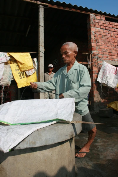 Bốn đời mang phận tí hon ảnh 2