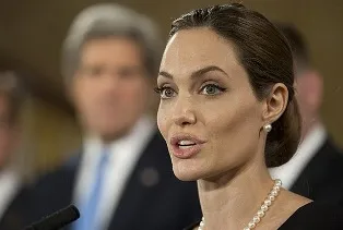 Angelina Jolie xuất hiện tại hội nghị G8 ảnh 1