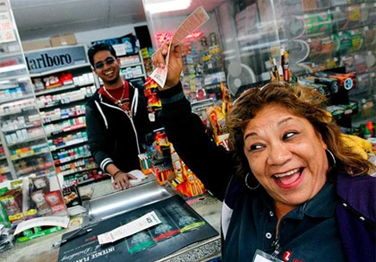 Hai người trúng hơn nửa tỷ đôla xổ số Mỹ ảnh 1