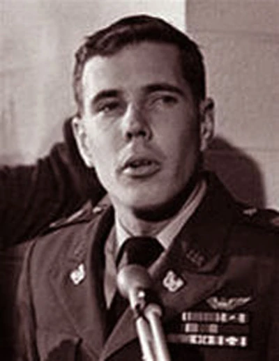 Người phơi bày những sự thật đen tối ra ánh sáng ảnh 2