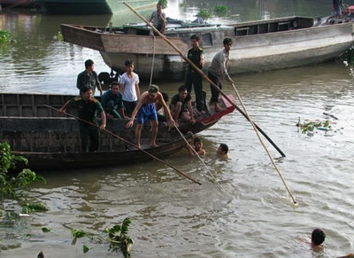 Cần Thơ: Chợ sụp xuống sông, 2 người mất tích ảnh 3