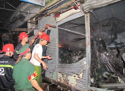 Hiện trường vụ cháy chợ Vinh ảnh 3