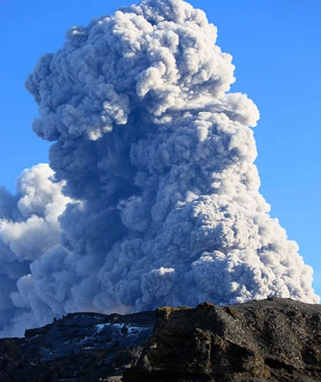 Hình ảnh về đợt phun tro bụi mới của núi lửa Iceland ảnh 6