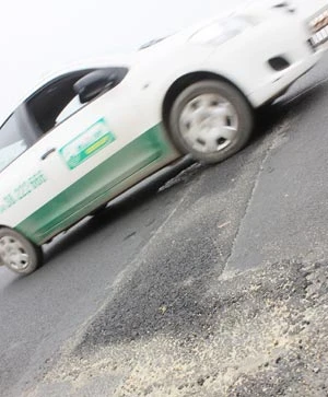 Cầu Thăng Long vừa đại tu đã nứt toác ảnh 1