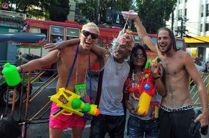 Tưng bừng Tết té nước ở Thái Lan ảnh 14