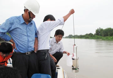 Dân kiến nghị xử lý ô nhiễm vùng giáp ranh ảnh 1