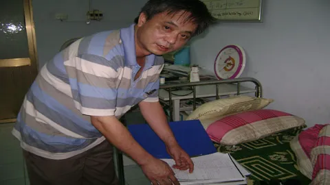 Bác sĩ bị đánh ngay tại viện bị lục tung phòng làm việc ảnh 2 Mô tả ảnh.