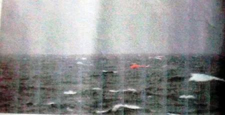 Chùm ảnh cứu hộ thuyền viên Việt ở Nam Cực lần đầu công bố ảnh 6 Chùm ảnh cứu hộ thuyền viên Việt ở Nam Cực lần đầu công bố ảnh 6