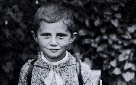 Nhìn lại cuộc đời Giáo hoàng Benedict XVI ảnh 3 Nhìn lại cuộc đời Giáo hoàng Benedict XVI ảnh 3