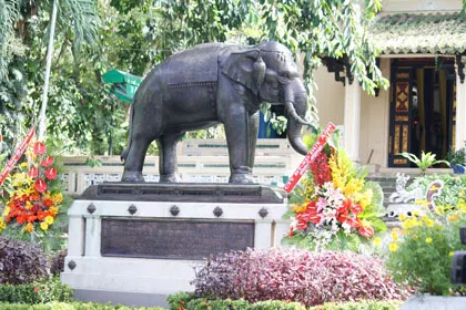 Tượng voi trong Thảo Cầm Viên: Kỷ vật ngoại giao và không gian văn hóa ảnh 1 Tượng voi trong Thảo Cầm Viên: Kỷ vật ngoại giao và không gian văn hóa ảnh 1