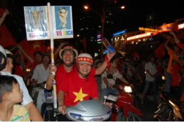 Cổ động viên "đi bão" sau chiến thắng của tuyển Việt Nam ảnh 6 Cổ động viên "đi bão" sau chiến thắng của tuyển Việt Nam ảnh 6