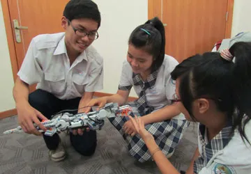 Trường Saigon Tech khởi động Chơi vui robot - Học tốt Pascal ảnh 1 Trường Saigon Tech khởi động Chơi vui robot - Học tốt Pascal ảnh 1