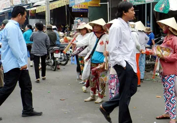 Phòng trọ quanh chùa Bà bị “hét”giá ảnh 1