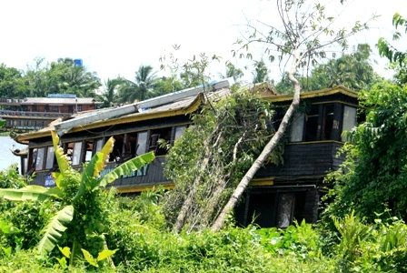 Tàu Dìn Ký lại đang chìm ảnh 1